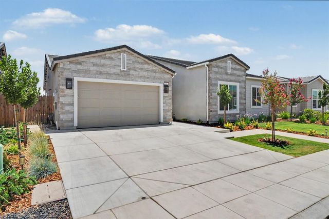 735 Traverse Drive S, Madera, CA 93636