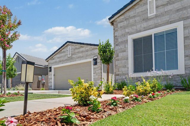 735 Traverse Drive S, Madera, CA 93636