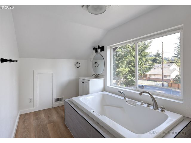 13625 Se BUSH St, Portland, OR 97236