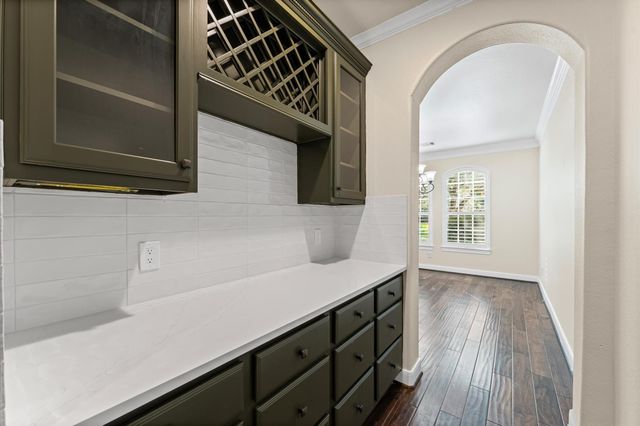 7 N Beech Springs Circle, Spring, TX 77389