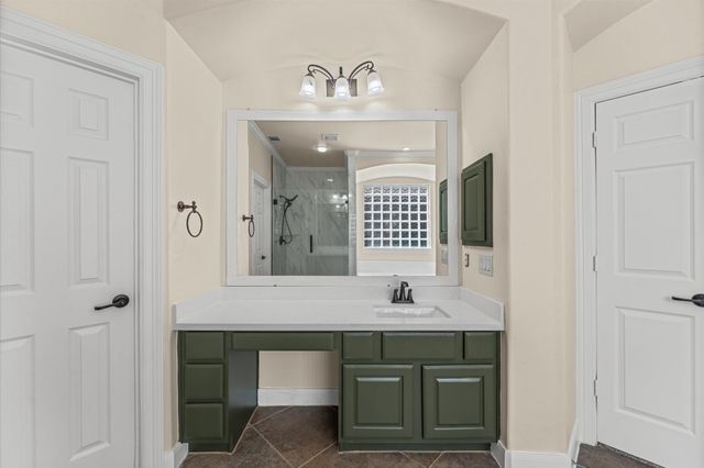 7 N Beech Springs Circle, Spring, TX 77389