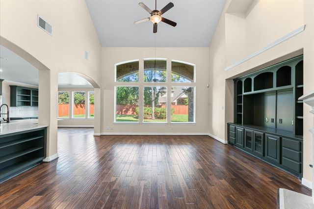 7 N Beech Springs Circle, Spring, TX 77389