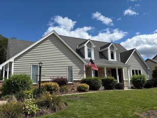 10046 N Foxkirk DRIVE, Mequon, WI 53097