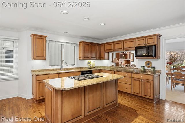 7026 Daventry Woods Drive, West Bloomfield, MI 48322