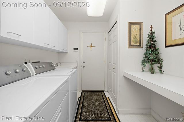 7026 Daventry Woods Drive, West Bloomfield, MI 48322