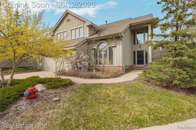 7026 Daventry Woods Drive, West Bloomfield, MI 48322