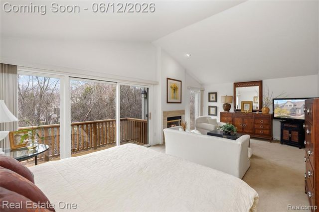 7026 Daventry Woods Drive, West Bloomfield, MI 48322