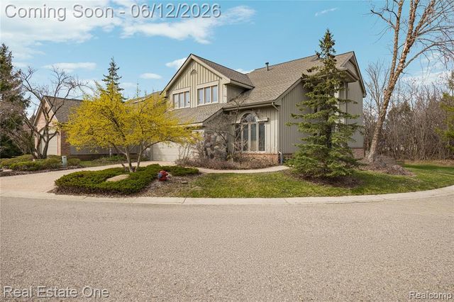 7026 Daventry Woods Drive, West Bloomfield, MI 48322