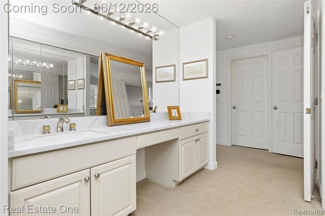 7026 Daventry Woods Drive, West Bloomfield, MI 48322