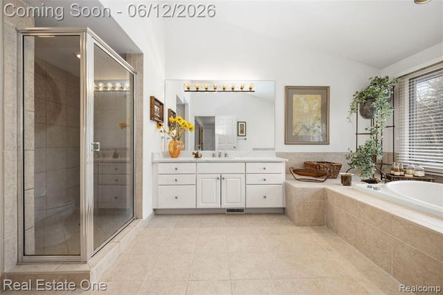 7026 Daventry Woods Drive, West Bloomfield, MI 48322
