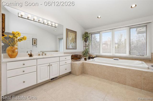 7026 Daventry Woods Drive, West Bloomfield, MI 48322