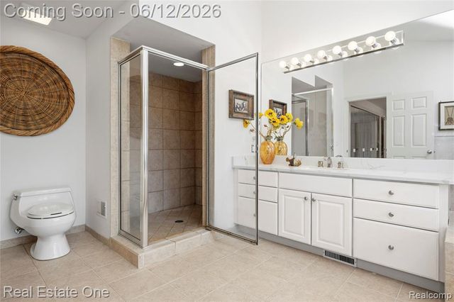 7026 Daventry Woods Drive, West Bloomfield, MI 48322