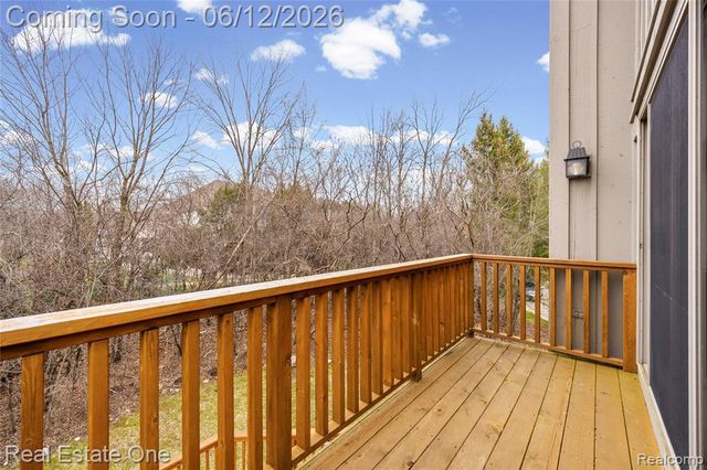 7026 Daventry Woods Drive, West Bloomfield, MI 48322