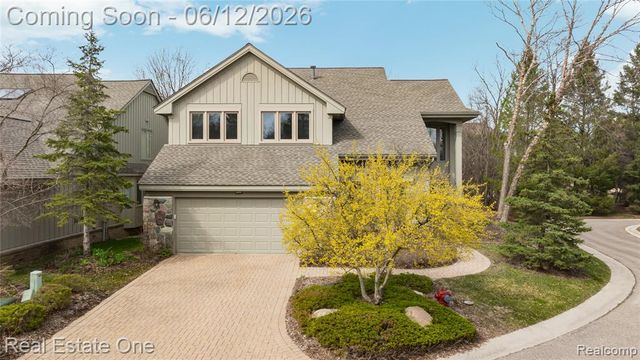 7026 Daventry Woods Drive, West Bloomfield, MI 48322