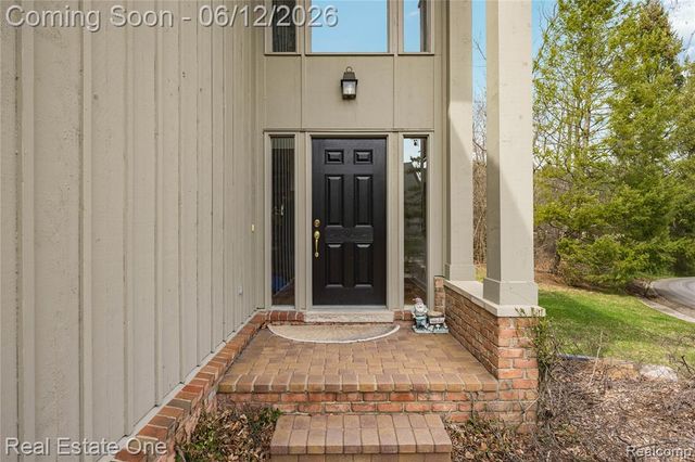 7026 Daventry Woods Drive, West Bloomfield, MI 48322