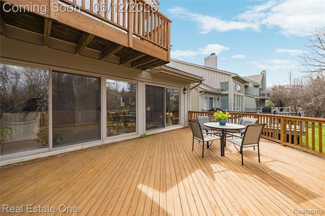 7026 Daventry Woods Drive, West Bloomfield, MI 48322