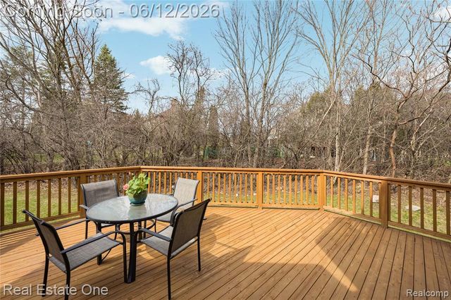 7026 Daventry Woods Drive, West Bloomfield, MI 48322