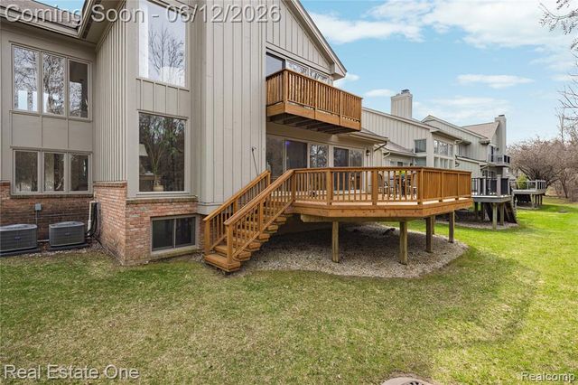 7026 Daventry Woods Drive, West Bloomfield, MI 48322