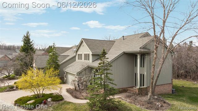 7026 Daventry Woods Drive, West Bloomfield, MI 48322