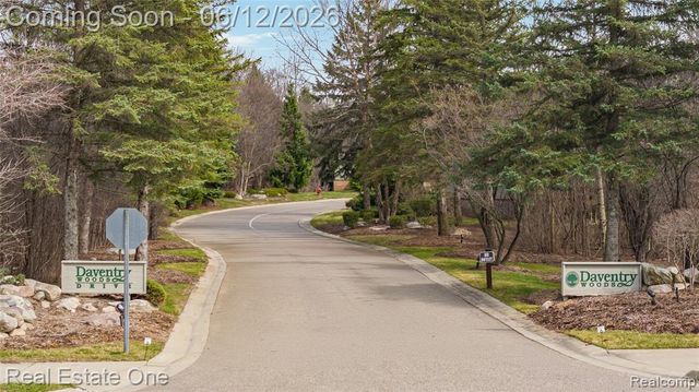 7026 Daventry Woods Drive, West Bloomfield, MI 48322