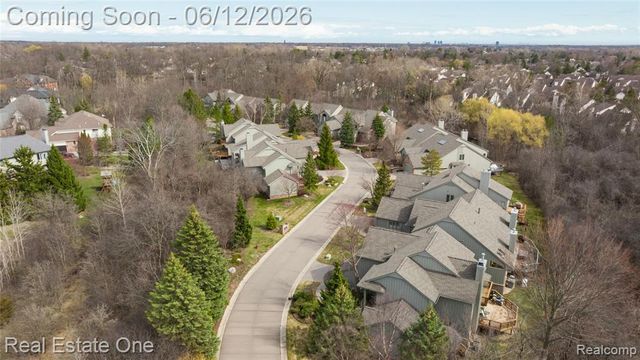 7026 Daventry Woods Drive, West Bloomfield, MI 48322
