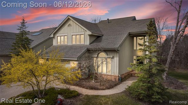 7026 Daventry Woods Drive, West Bloomfield, MI 48322