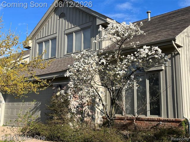 7026 Daventry Woods Drive, West Bloomfield, MI 48322