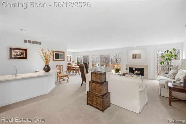 7026 Daventry Woods Drive, West Bloomfield, MI 48322