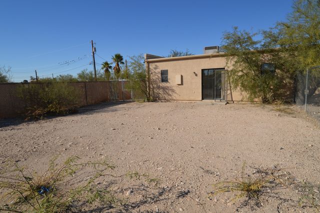 450 E Wilcox Ln Unit 2, Tucson, AZ 85705