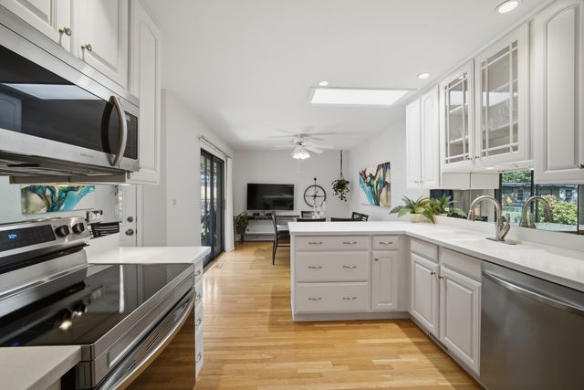 5530 Greenwood Street, Morton Grove, IL 60053