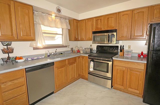 2011 N 27th STREET, Sheboygan, WI 53081