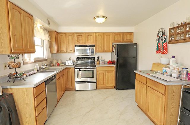 2011 N 27th STREET, Sheboygan, WI 53081