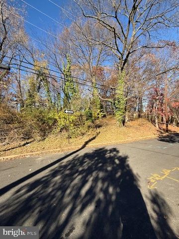 4650 HANNA PL SE, Washington, DC 20019