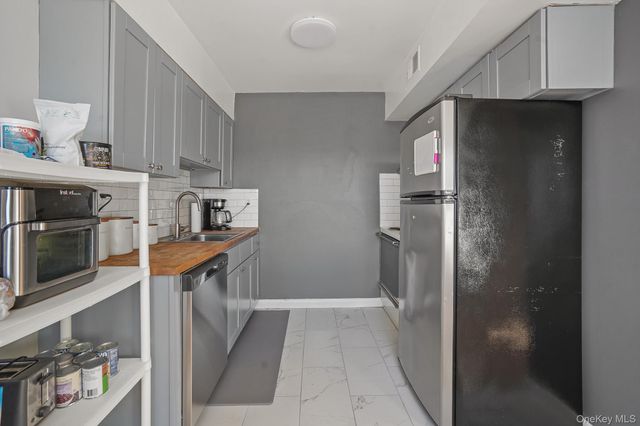 26 Cooper Road 411, Poughkeepsie, NY 12603