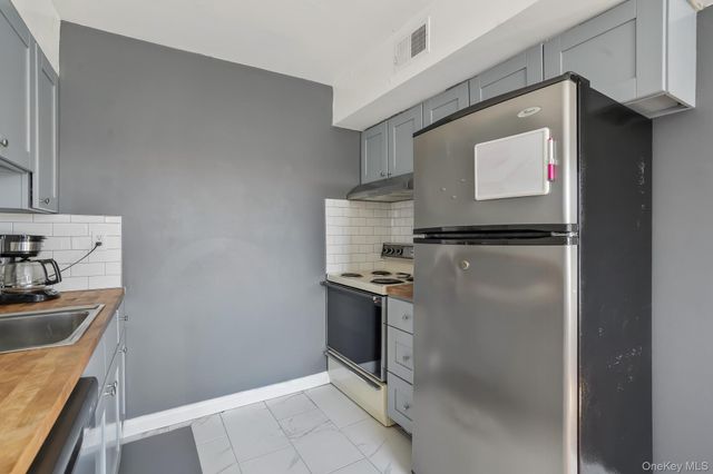 26 Cooper Road 411, Poughkeepsie, NY 12603