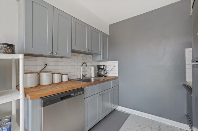 26 Cooper Road 411, Poughkeepsie, NY 12603