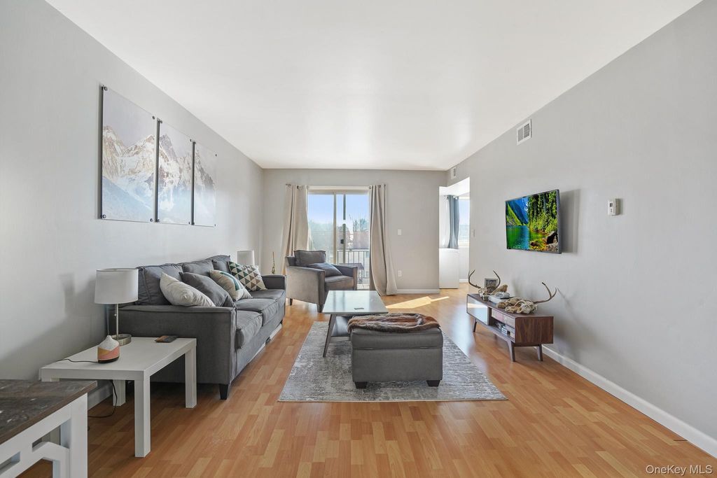 26 Cooper Road 411, Poughkeepsie, NY 12603