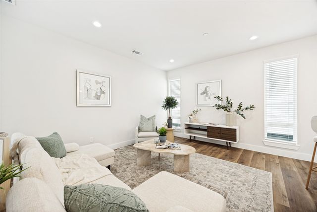 5637 Live Oak Street 204, Dallas, TX 75206