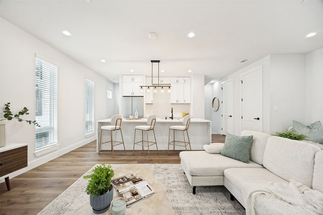 5637 Live Oak Street 204, Dallas, TX 75206