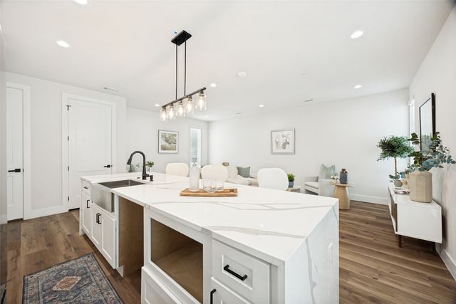 5637 Live Oak Street 204, Dallas, TX 75206