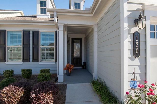 120 Red Maple Drive, Peachtree City, GA 30269