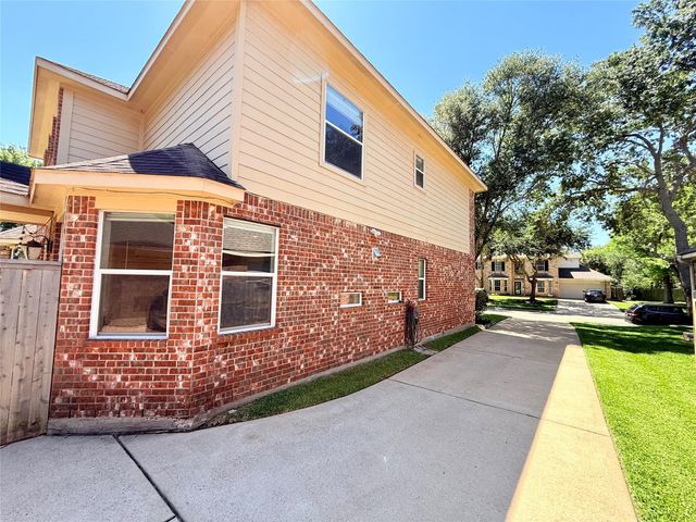 8406 Green Valley Drive, Sugar Land, TX 77479