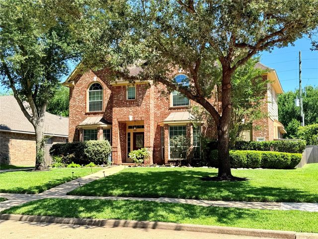 8406 Green Valley Drive, Sugar Land, TX 77479