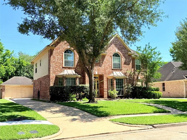 8406 Green Valley Drive, Sugar Land, TX 77479