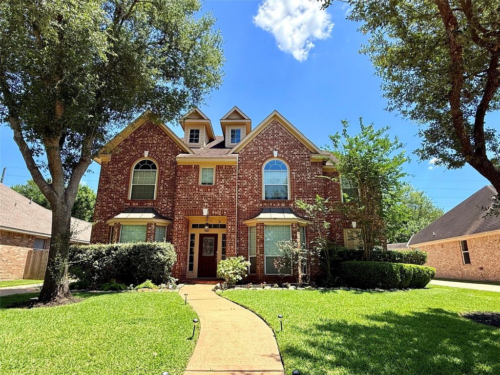 8406 Green Valley Drive, Sugar Land, TX 77479