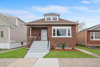 5237 S Long Avenue, Chicago, IL 60638