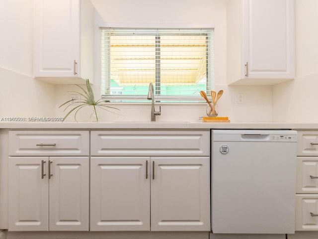 3463 Percival Ave, Miami, FL 33133