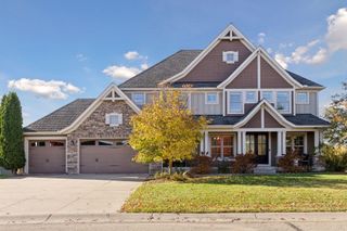 8 Leaf Wing Drive, North Oaks, MN 55127