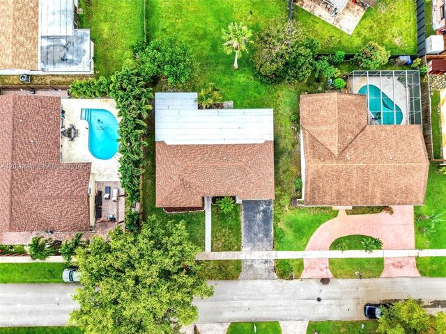 500 NW 96th Terrace, Pembroke Pines, FL 33024