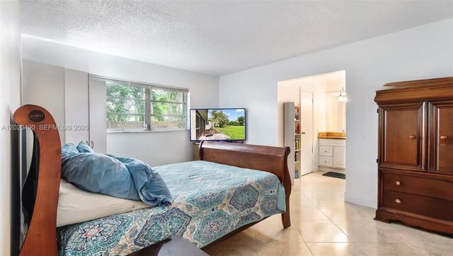 500 NW 96th Terrace, Pembroke Pines, FL 33024